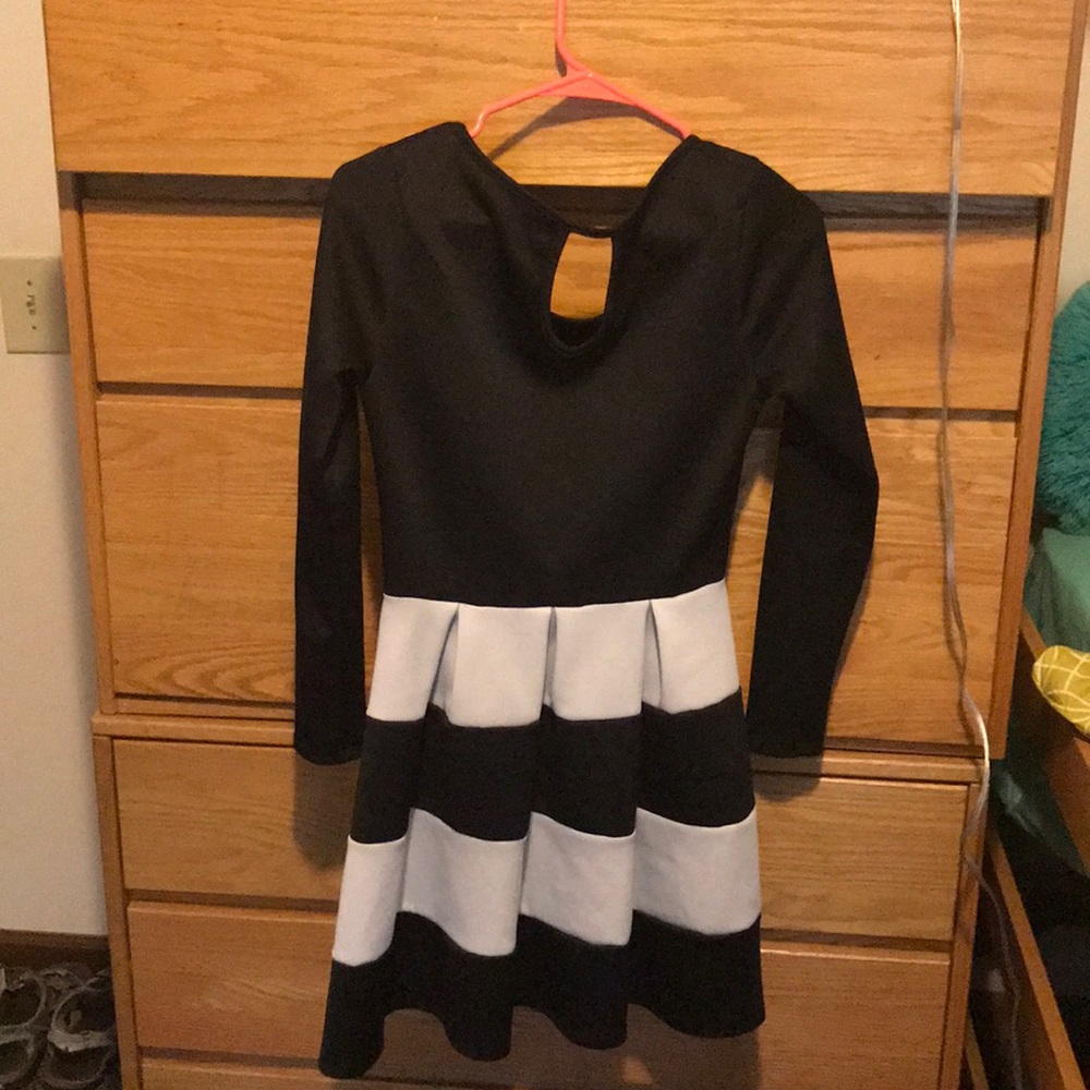 Dress - Picture 2 of 2